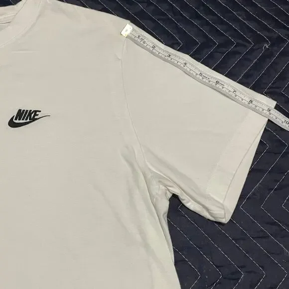 Nike White Tee - Picture 4 of 7